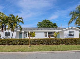 11225 2nd St E, Treasure Island, FL 33706