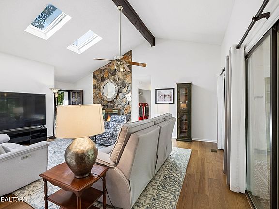 5th image of 10033 Bluegrass Rd