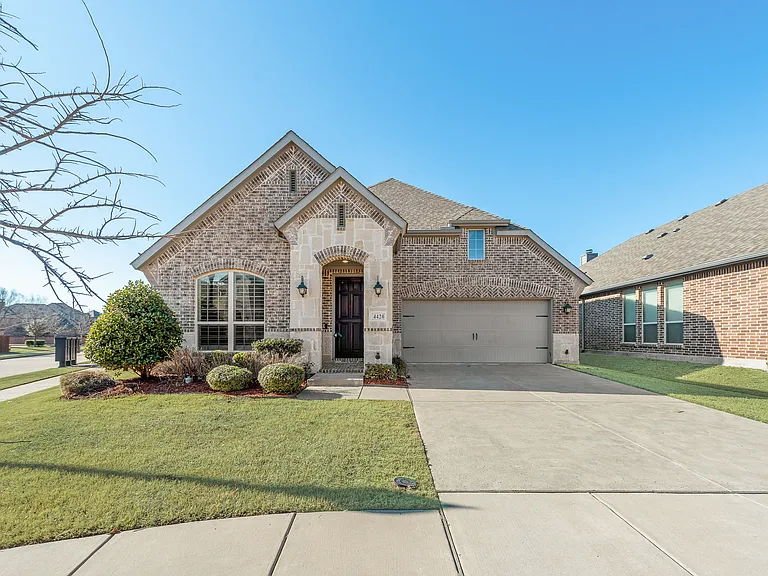 4420 Avenida Ln — Photo 2