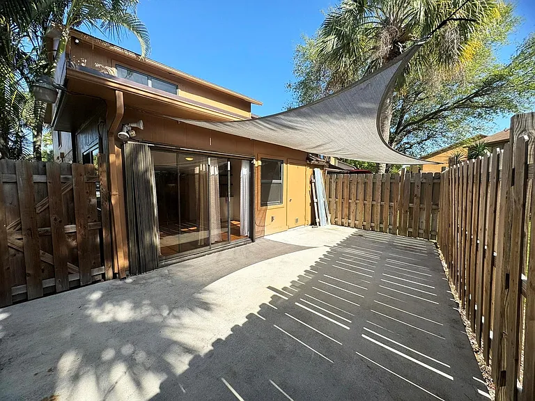 321 Sandtree Dr — Photo 40