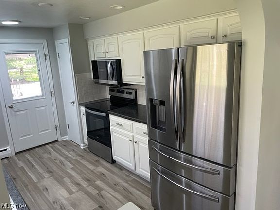 3rd image of 8676 Sugar Tree Dr