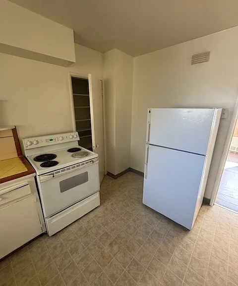 951 E Logan Ave #B — Photo 8