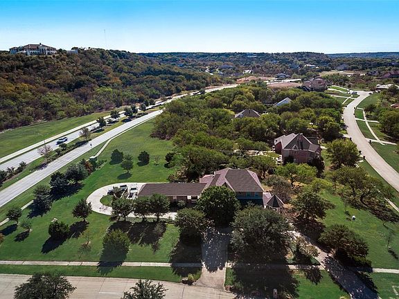 3rd image of 2706 Lake View Dr