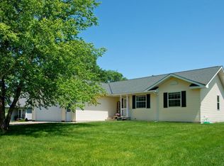 609 Ash Cir, Belle Plaine, MN 56011