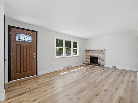 3rd image of 1653 Durbin St