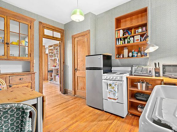 4th image of 25 Leroy St APT 17