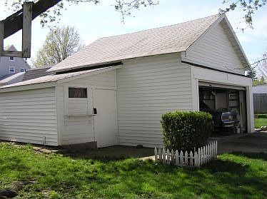 3rd image of 4023 Woburn Ave