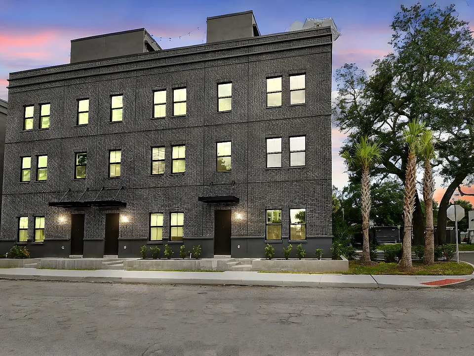 1218 E Kay St #21