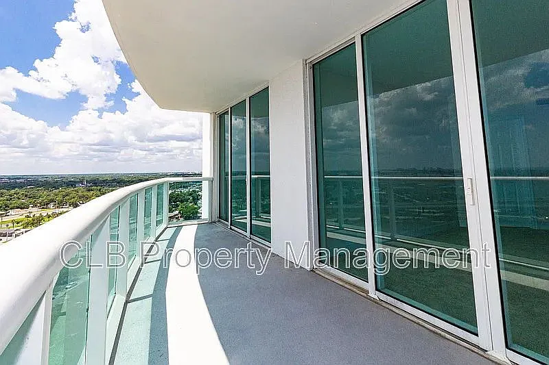 2 bed, 2.0 bath, 1843 sqft, $2,700 — Photo 3
