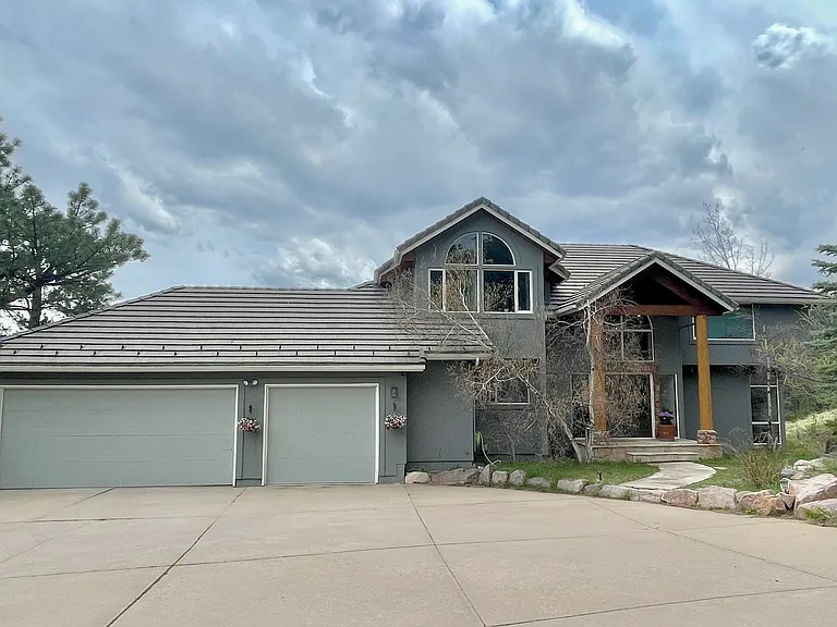 673 Rembrandt Rd — Photo 2