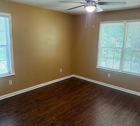 5th image of 425 Ridgecreek Dr