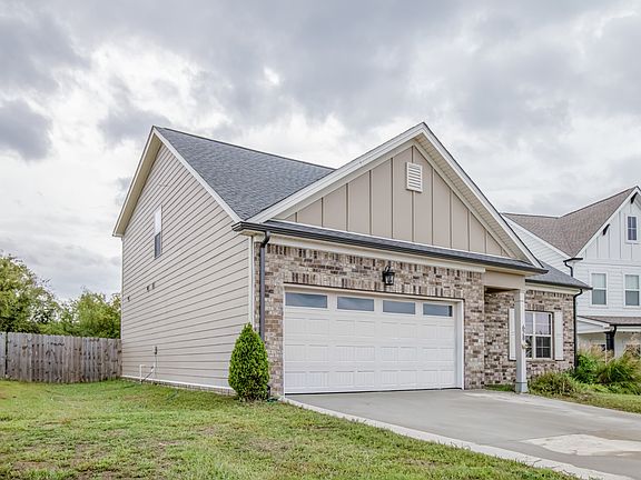 5th image of 628 Bella Ct