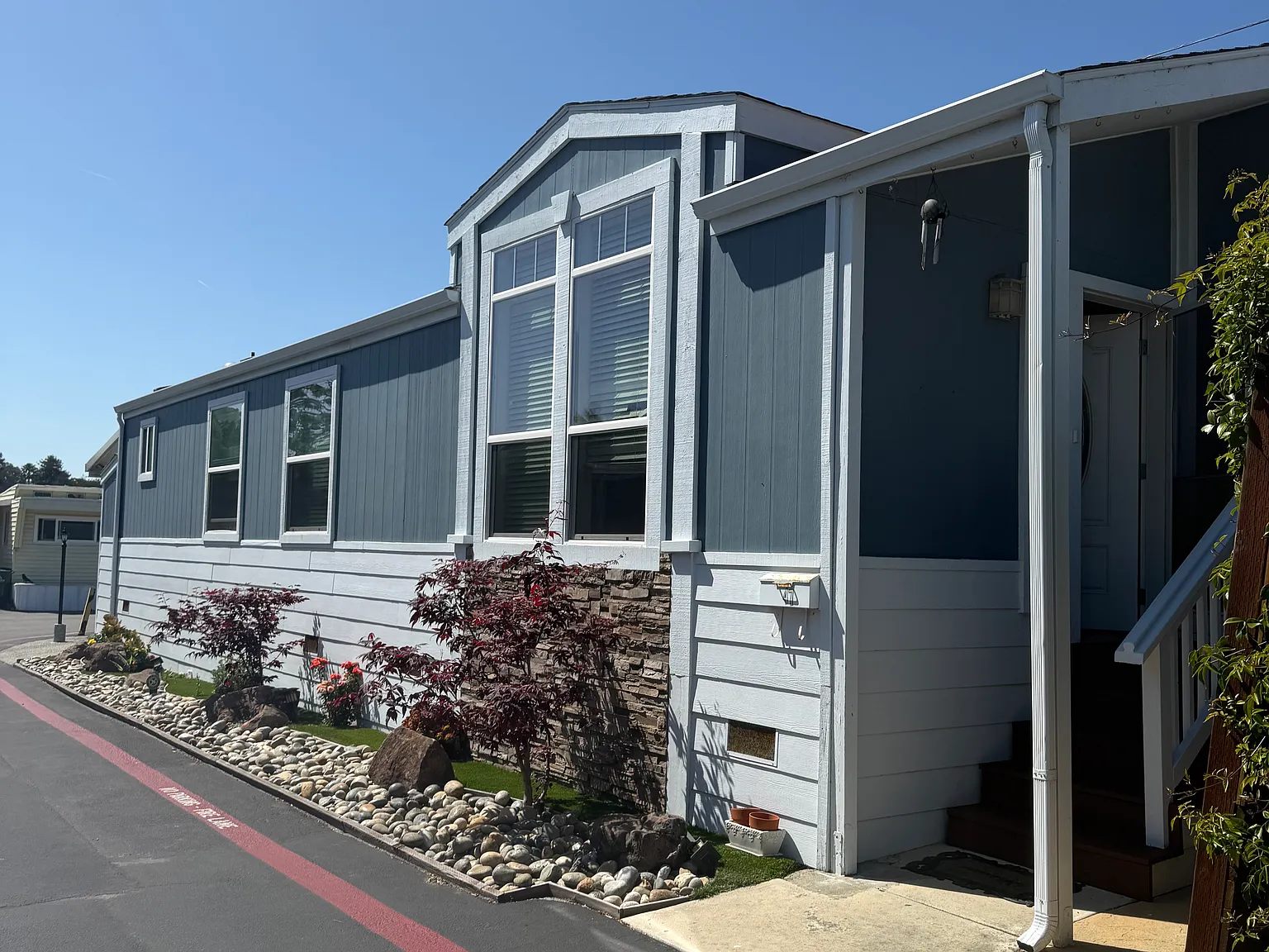3 bed, 1100 sqft, $3,950 — Photo 1
