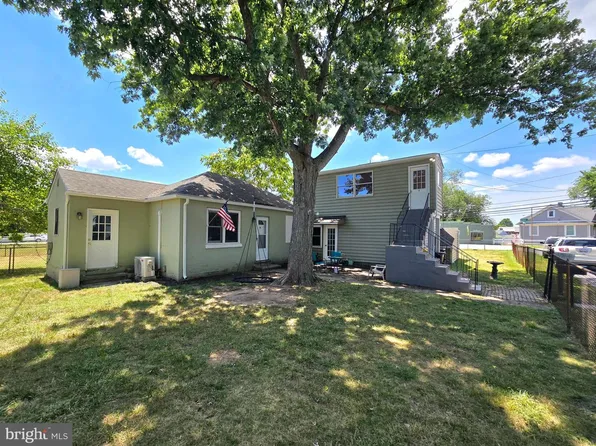 151 Riviera Dr, Pasadena, MD 21122