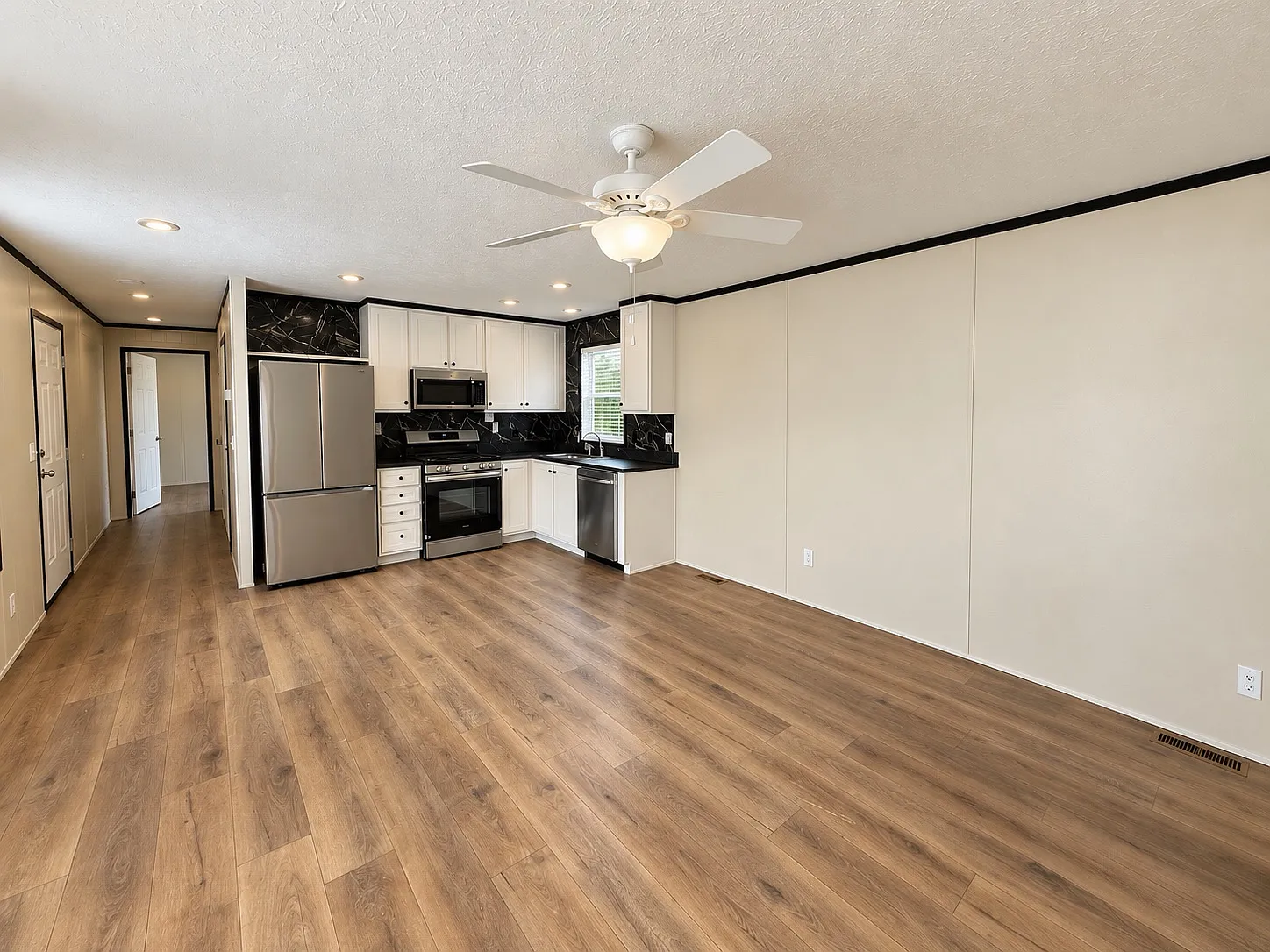 Pre-Lease Our Most Popular Floor Plan! — Photo 2