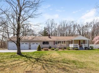 27 Pomps Ln, North Branford, CT 06471