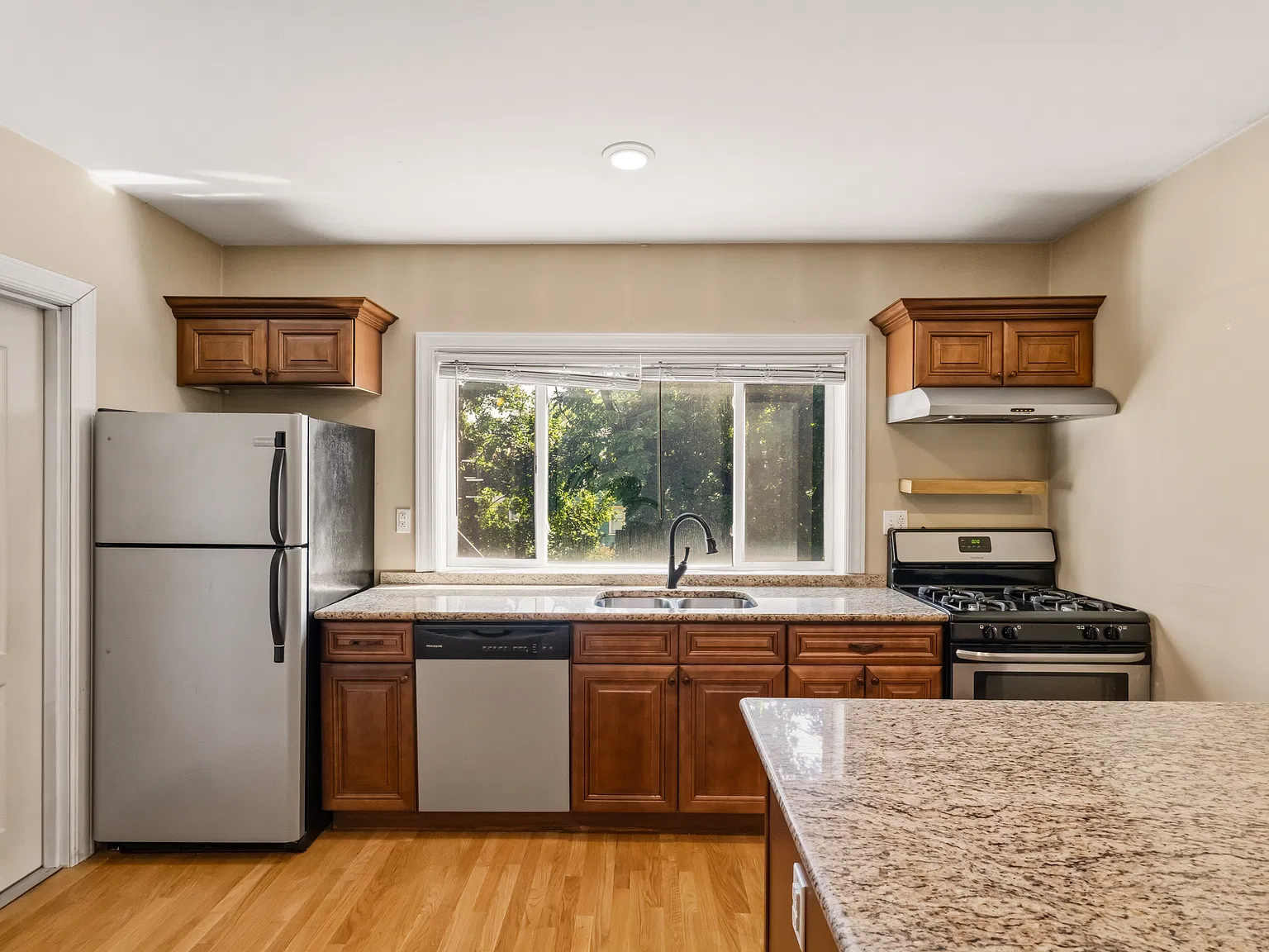 5836 Beacon St — Photo 1