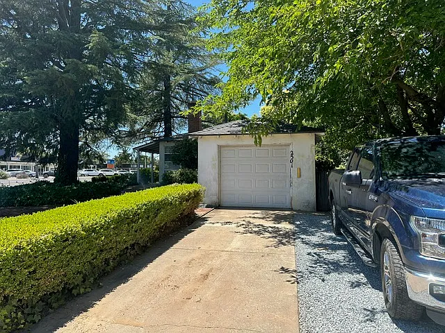 2 bed, 1064 sqft, $2,750 — Photo 4