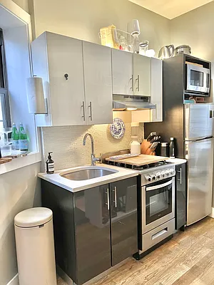 Rented by Safdie Realty Group | media 17