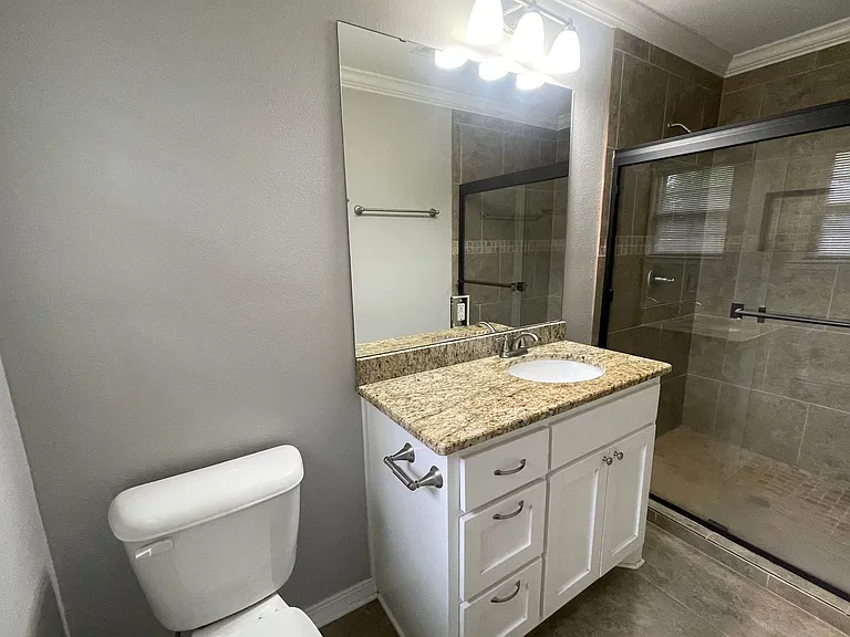 2033 Horton Ave — Photo 7
