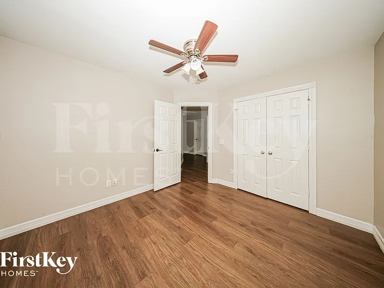 17205 Vitoria Dr — Photo 10