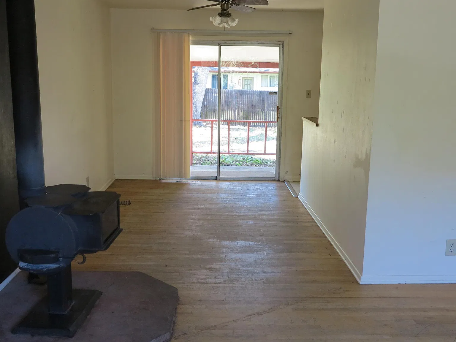 5 bed, 2500 sqft, $5,200 — Photo 3