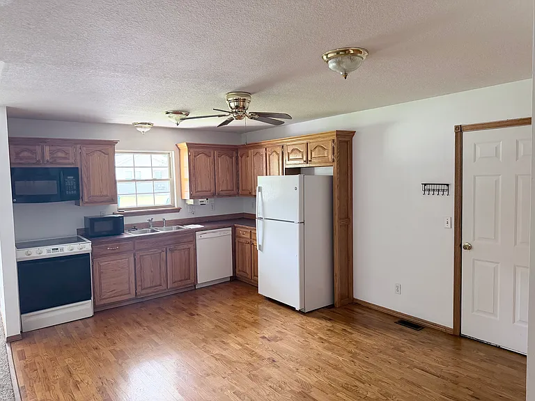 828 S Brownell Ave — Photo 7