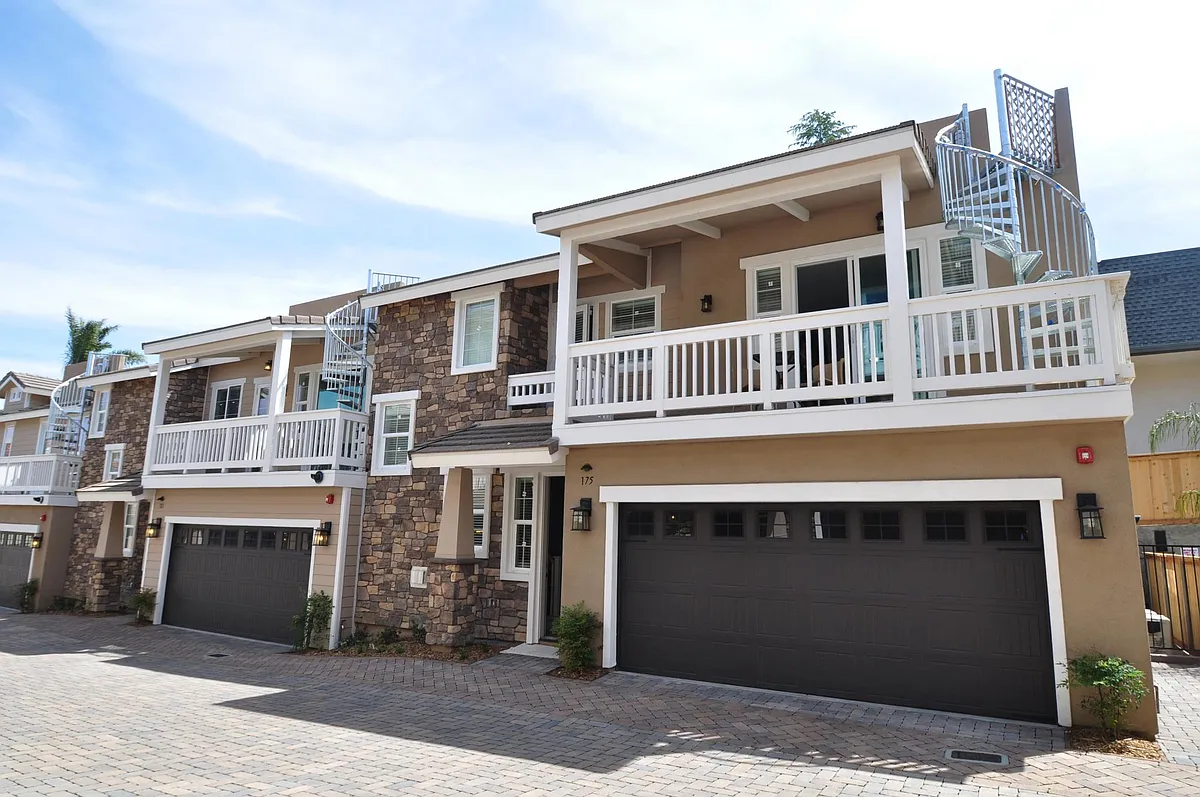 Building Photo - Fairway Vista