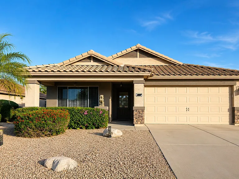 4631 E Torrey Pines Ln — Photo 1