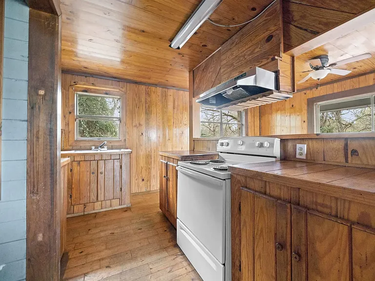 20973 Lakeview Dr — Photo 10