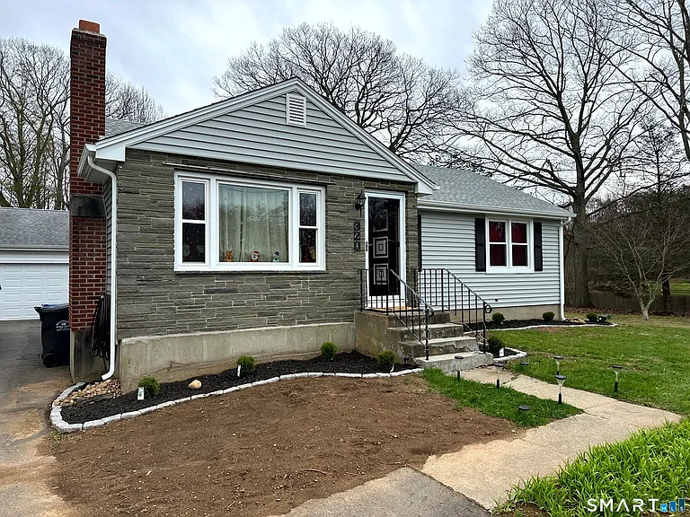 320 Halls Hill Rd — Photo 1