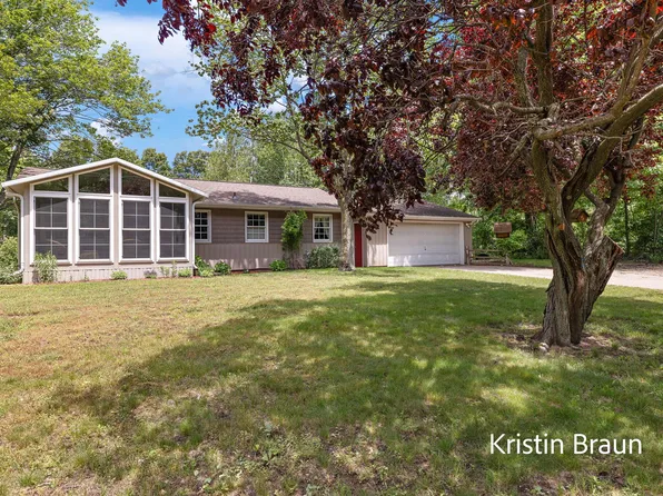 15497 Blair St, West Olive, MI 49460