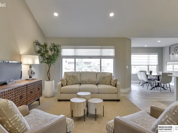 2605 Piney Creek Dr, Elkhorn, NE 68022