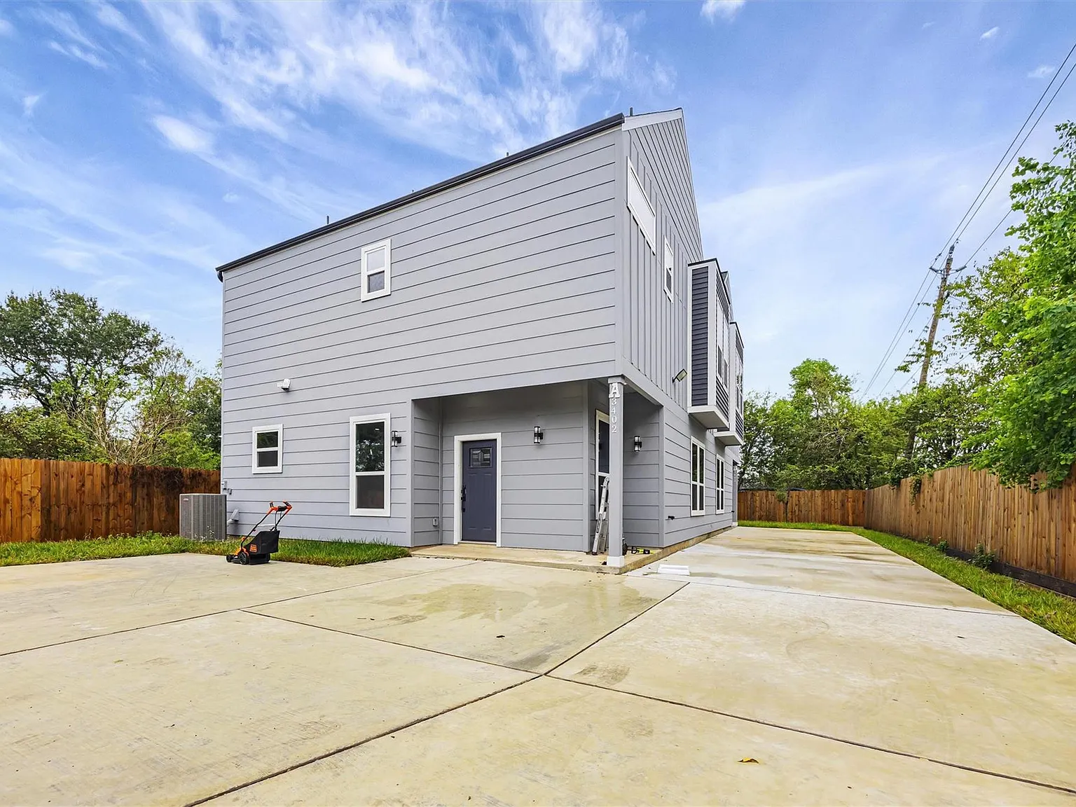 3 bed, 2.5 bath, 1885 sqft, $2,025 — Photo 1