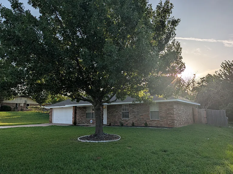 118 Westridge Dr — Photo 2