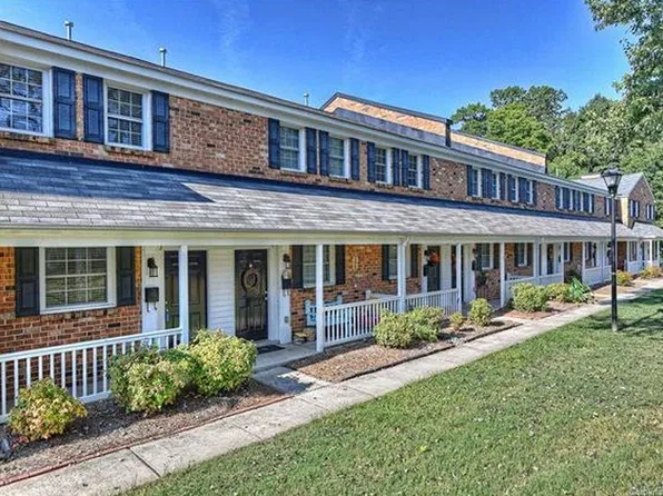 1318 Green Oaks Ln APT J, Charlotte, NC 28205