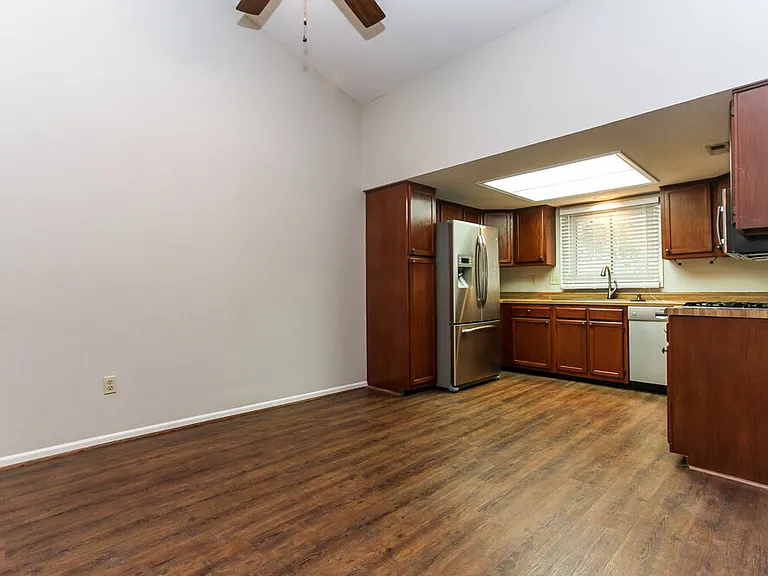 9119 Lansburgh Ct — Photo 4