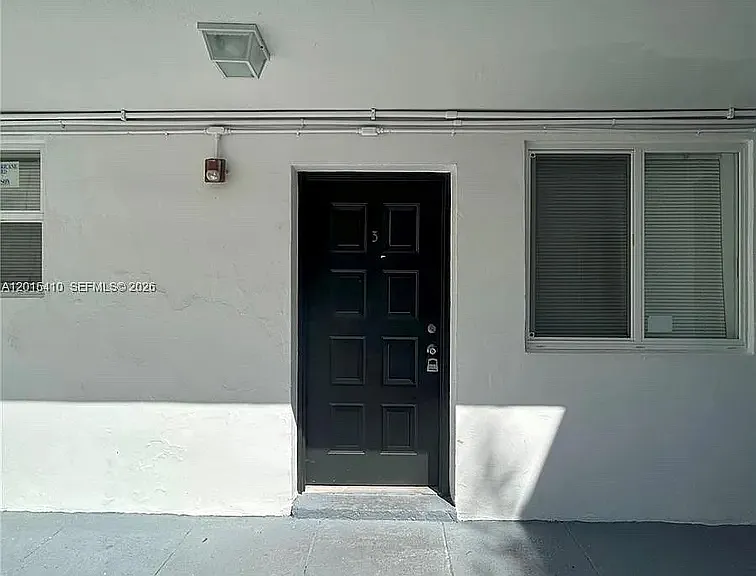 5814 NE 4th Ct #3 — Photo 2