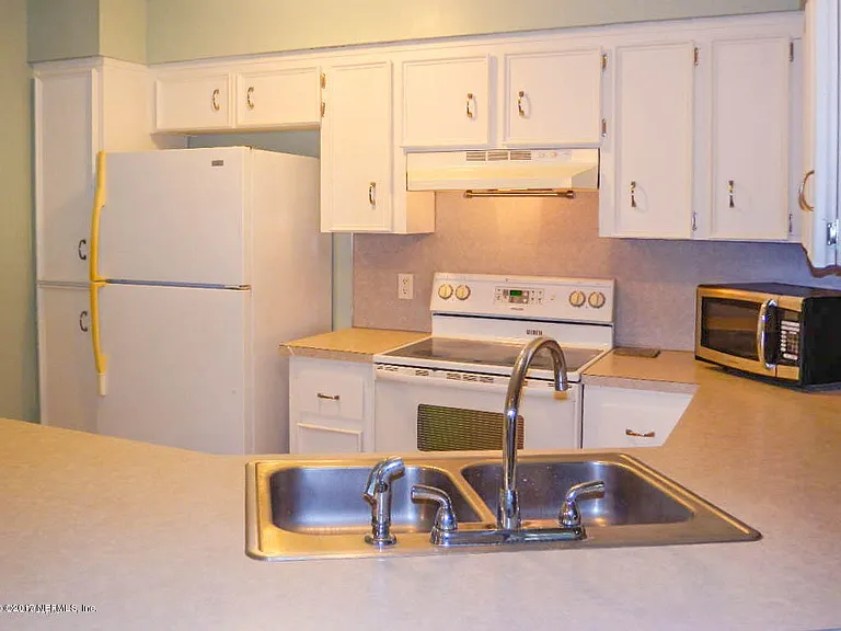 13009 Bent Pine Ct E — Photo 8