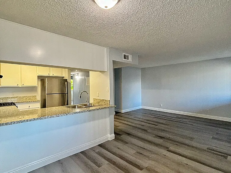 9586 W Ball Rd #204 — Photo 3