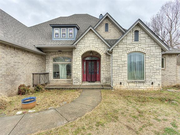 4th image of 600 N Henney Rd