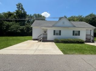 3916 Middle St, Hope Mills, NC 28348