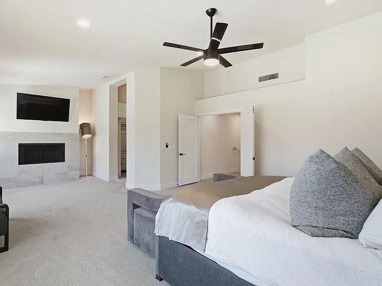 5623 E Claire Dr — Photo 24