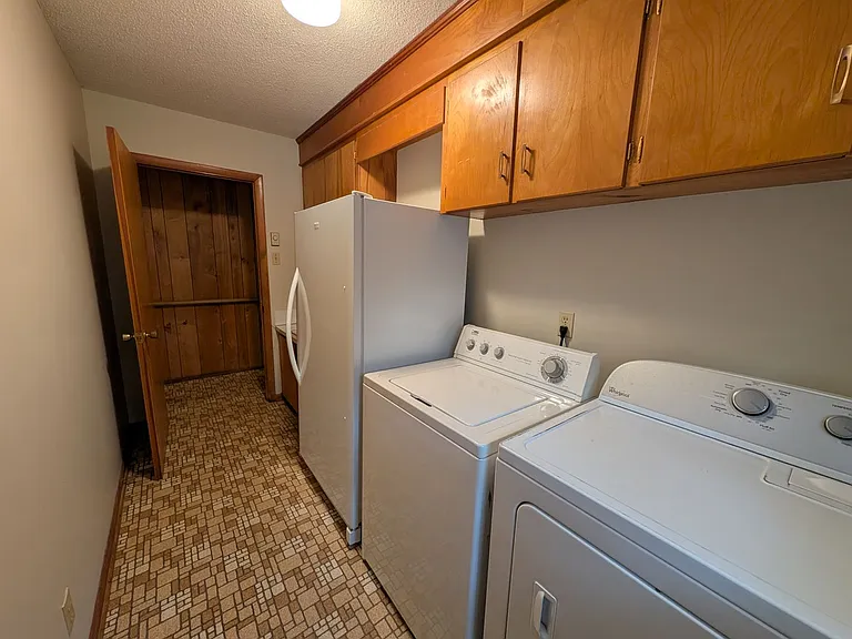 805 Edgewood Rd — Photo 18