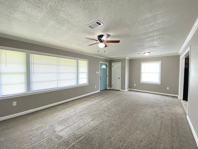 804 Shamrock Dr — Photo 3