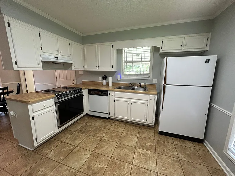 1393 W Main St — Photo 6