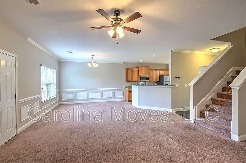 5 bed, 3.5 bath, 2778 sqft, $2,200 — Photo 4