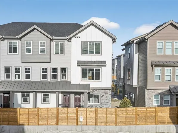 2231 S 81st St SW #140, Calgary, AB T3H 3V8
