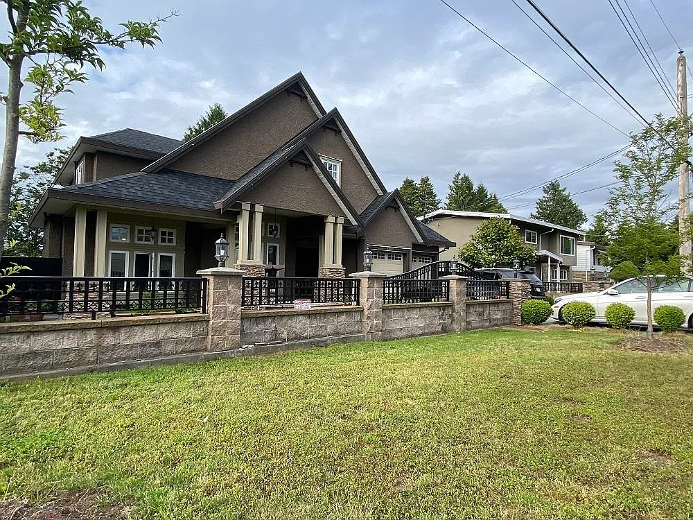 11655 87a Ave photo 1