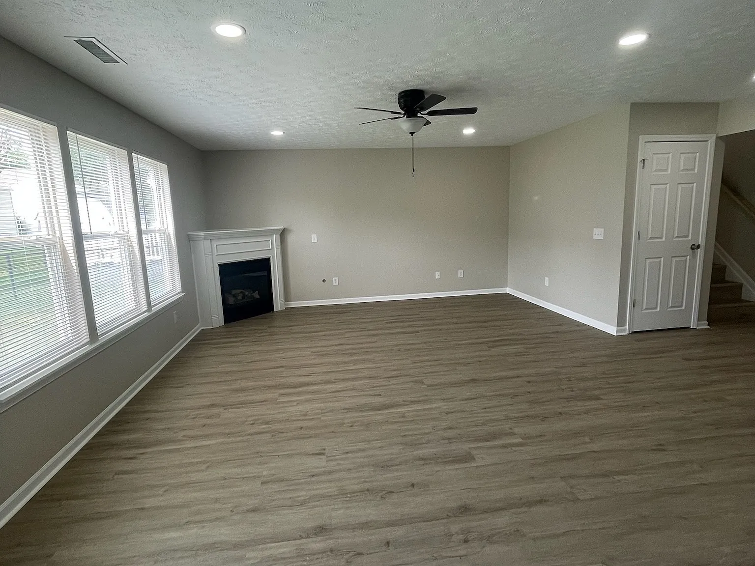 5 bed, 2.5 bath, 2428 sqft, $2,595 — Photo 4